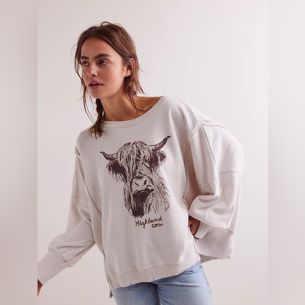 We The Free Graphic Camden Pullover Highland Cow NWOT
XS and MEDIUM